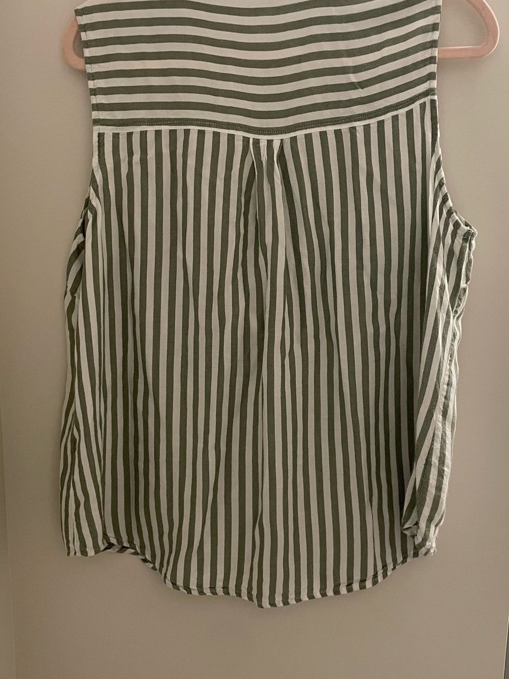 Sleeveless Button-Down Top in Green and White Stripes